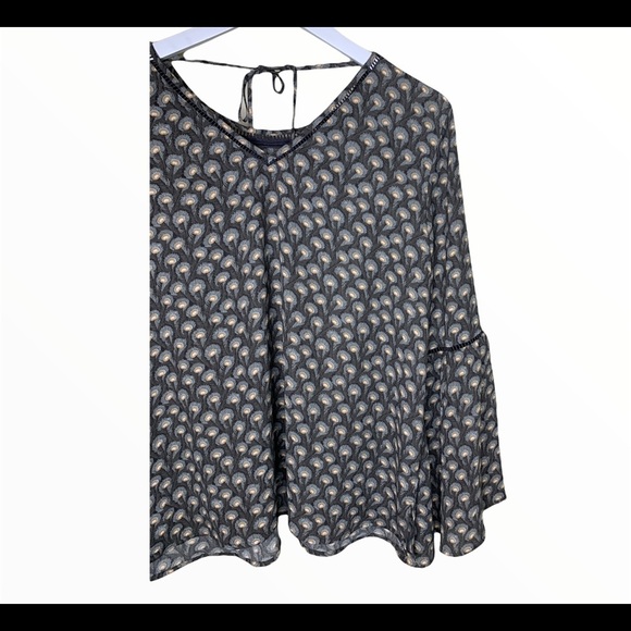 ANN TAYLOR LOFT Boho Peacock Feather Print Blouse With Bell Sleeves Grey Large - Picture 5 of 10